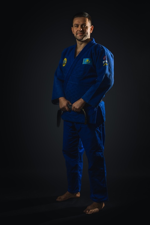 Главный тренер Захаренко Артём